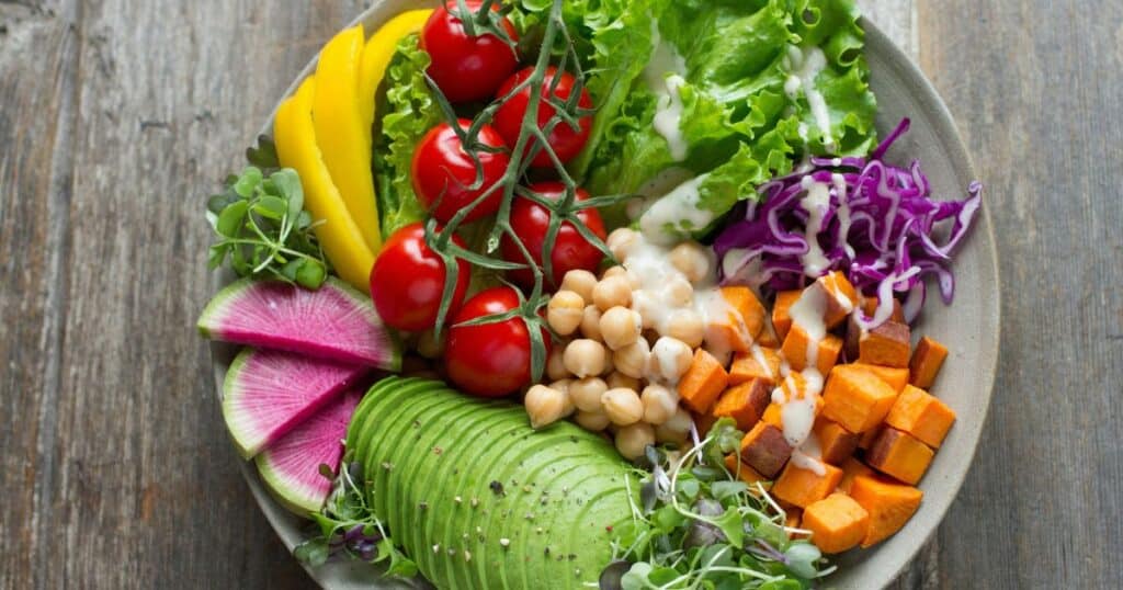 healthy salad with foods that are good for metabolism (1)